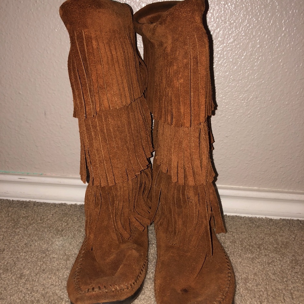 Minnetonka moccasin boots